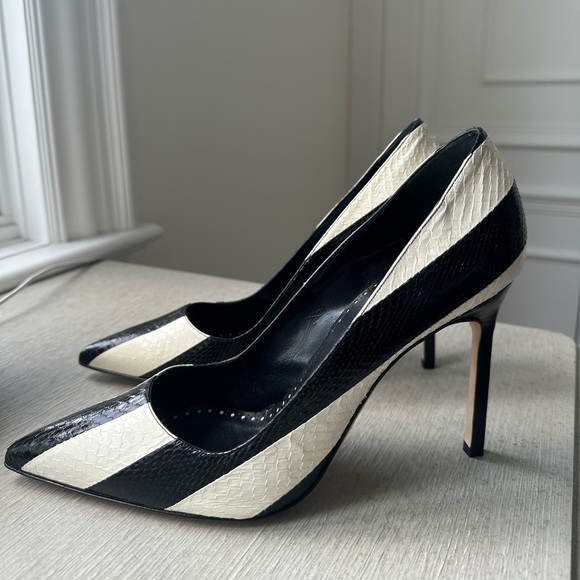 MANOLO BLAHNIK WHITE AND BLACK SNAKE PUMPS EU 40 - Picture 1 of 4